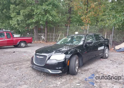 2015 Chrysler 300 Limited z USA, uszkodzony, nr VIN 2C3CCAAG0FH864299